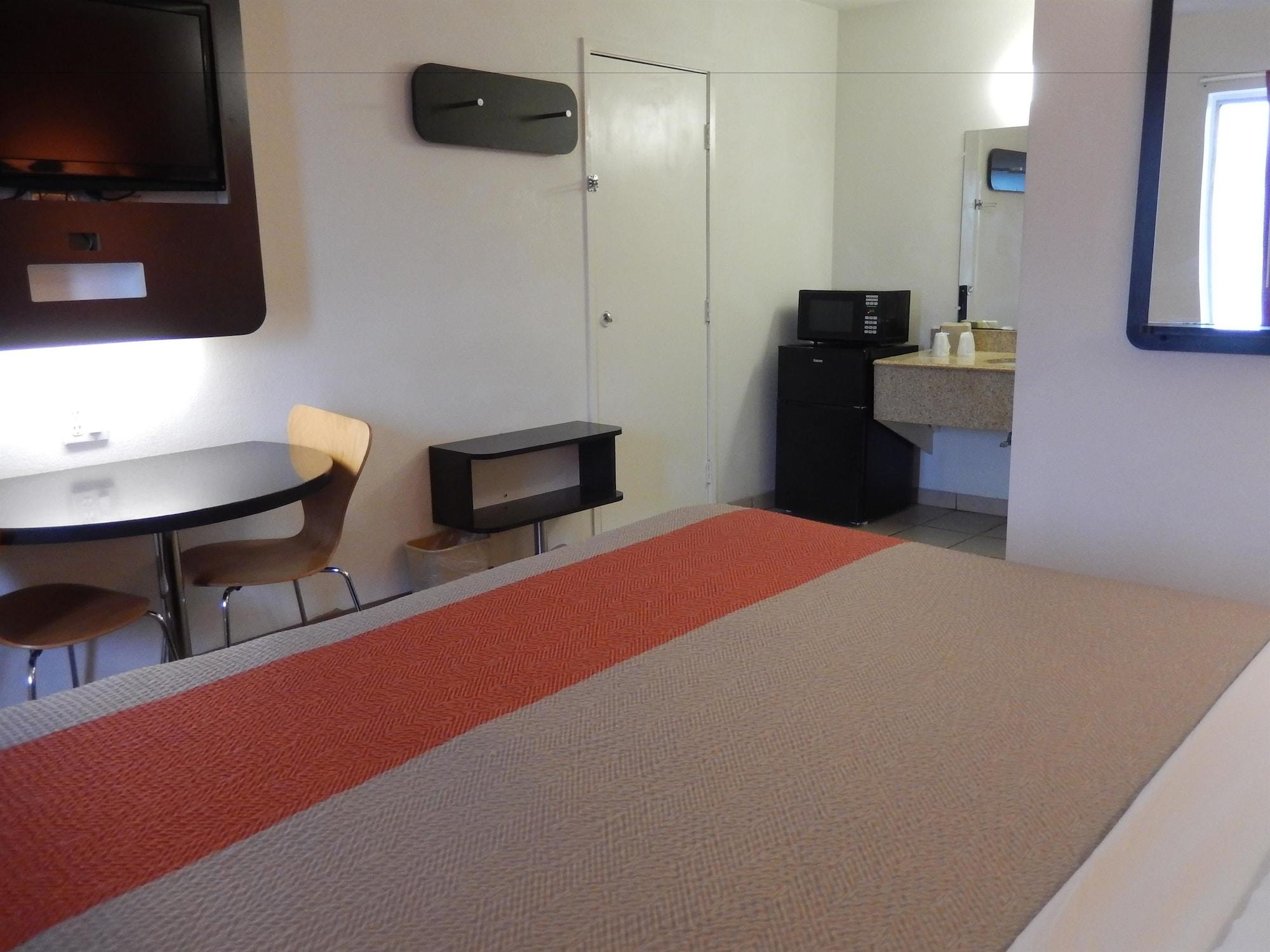 Motel 6-Clute, Tx Extérieur photo