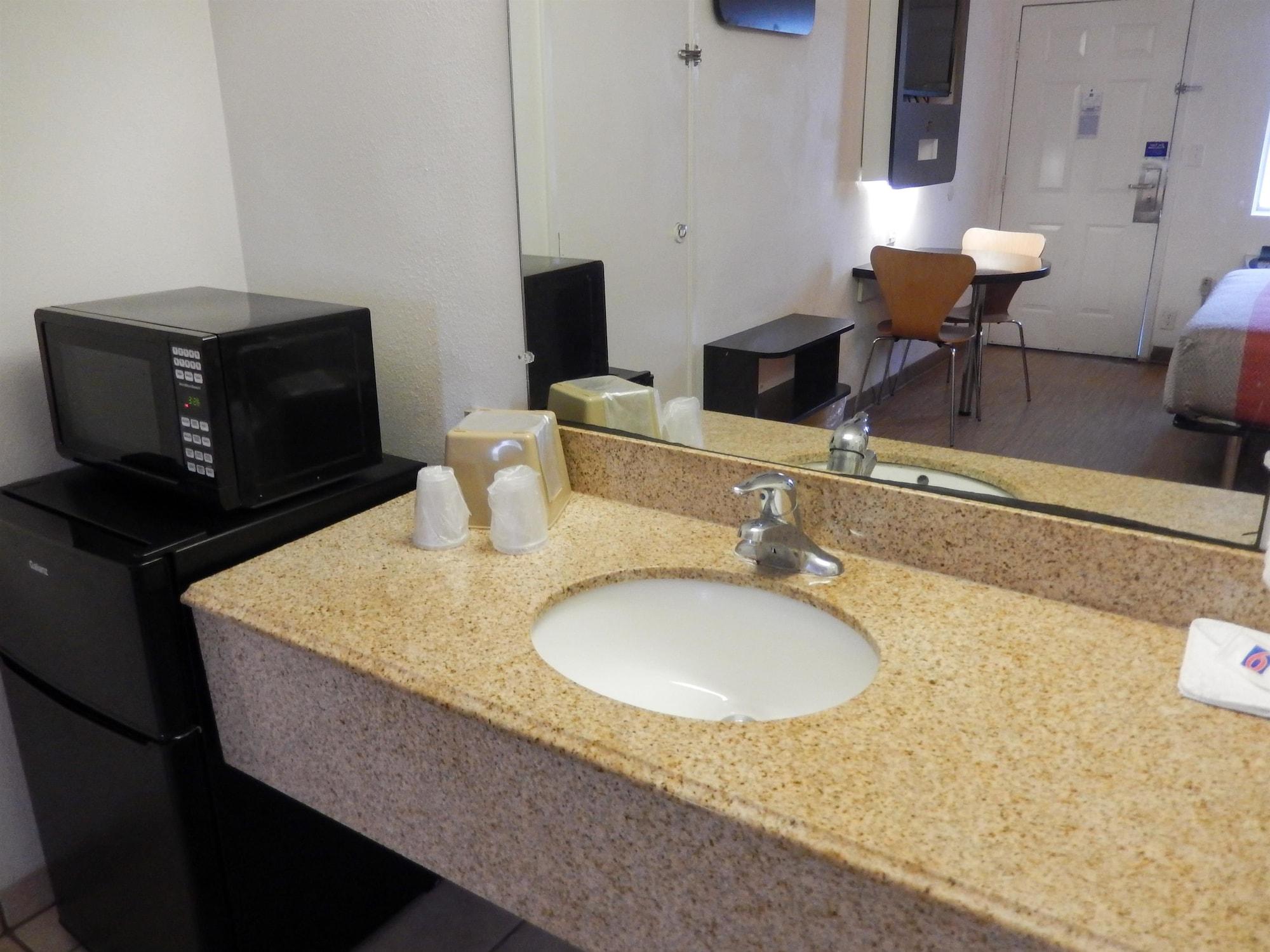 Motel 6-Clute, Tx Extérieur photo