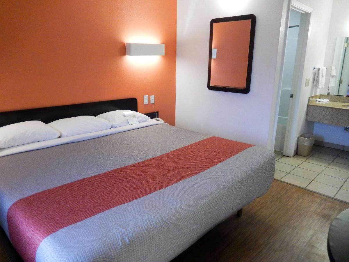 Motel 6-Clute, Tx Extérieur photo
