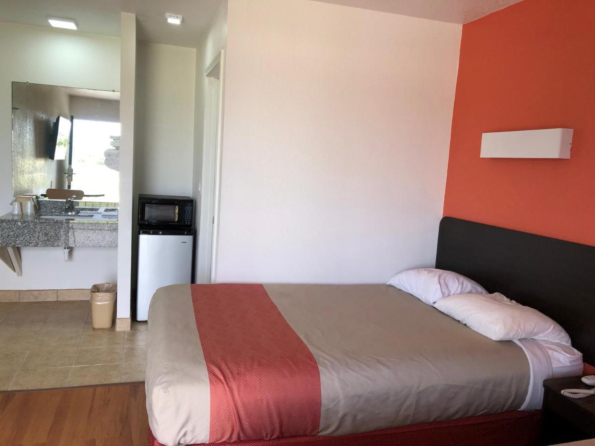 Motel 6-Clute, Tx Extérieur photo